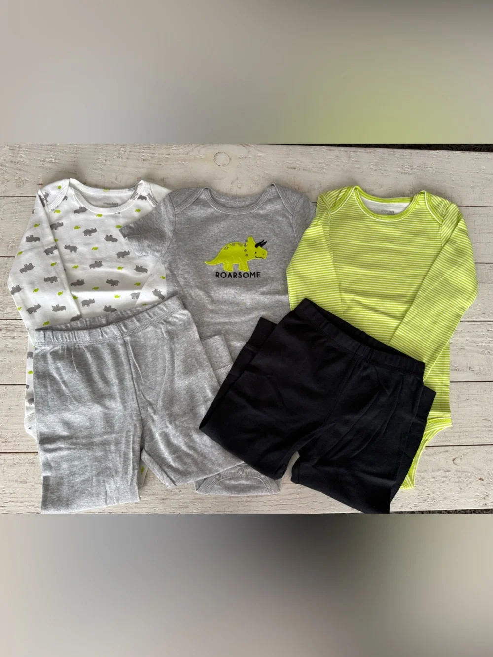Simple Joy by Carters 5 piece set.